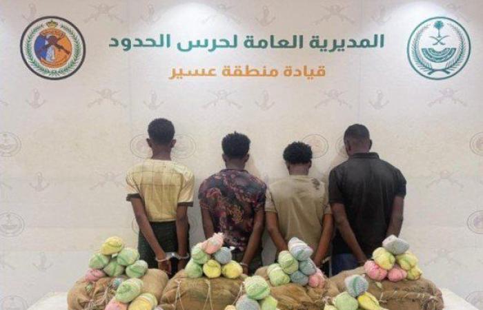 ضبط 4 أشخاص لمحاولتهم تهريب كمية من نبات القات المخدر بمنطقة عسير
