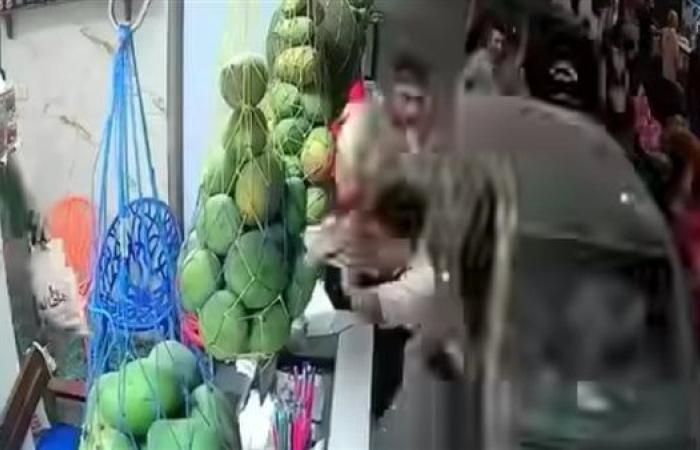 سيارة تدهس شابًا وزوجته وطفلهما ببني سويف