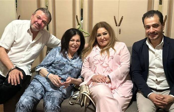 وفد من وزارة الثقافة والمهن التمثيلية يزور نجوى فؤاد بعد استغاثتها (صور)