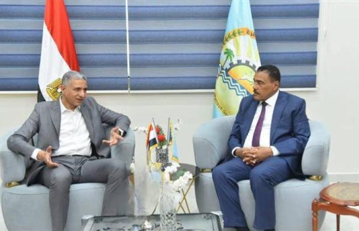 محافظ مطروح يتابع تحسين خدمة الكهرباء والعمل على استقرار التيار بمناطق متعددة