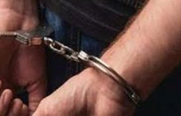 ضبط عاطل ادعي قدرته على تخصيص قطعة أرض للنصب على مواطن في القاهرة