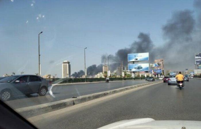 صور.. اندلاع حريق في وكالة البلح ببولاق أبو العلا.. والدفع بـ 6 سيارات إطفاء