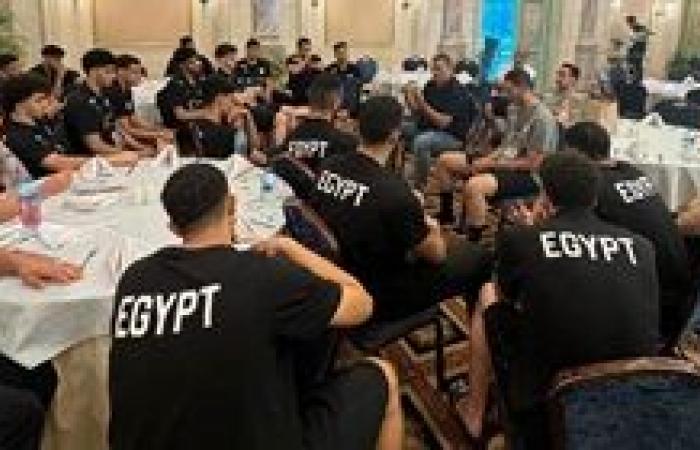 جلسة تحفيزية لخالد فتحي مع منتخب ناشئي اليد قبل مواجهة أيسلندا بالمونديال