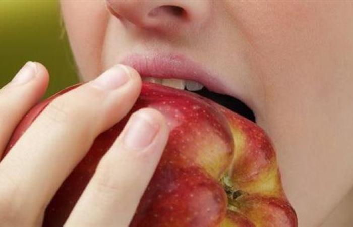 الحماية من القلب والسرطان.. 5 أسباب لتناول تفاحة يوميًا