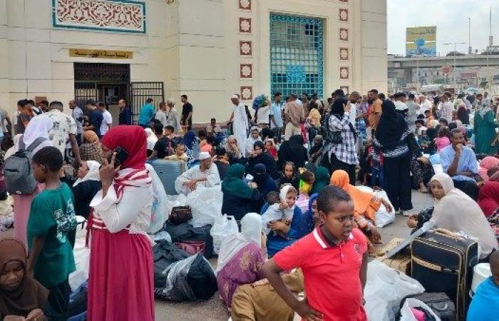 انطلاق القطار الخامس للعودة الطوعية للسودانيين من محطة مصر
