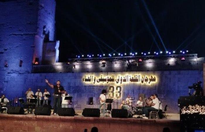 «حلم عمري».. خالد يفتتح حفله الغنائي بمهرجان القلعة (صور)