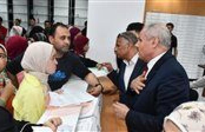 رئيس جامعة قناة السويس يواصل جولاته داخل مكتب تنسيق جامعة الإسماعيلية الجديدة الأهلية
