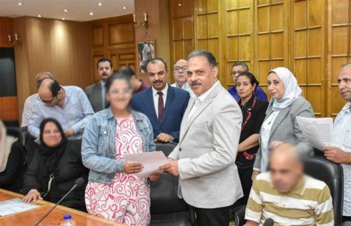 محافظ الشرقية يسلم 20 عقد عمل لذوي الهمم بشركات القطاع الخاص