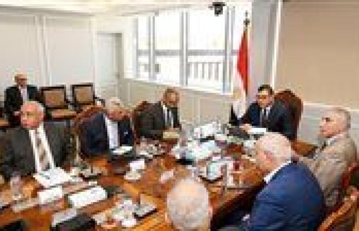وزير الإسكان يصدر حزمة من التوجيهات لتأمين المنشآت وتعزيز السلامة والصحة المهنية
