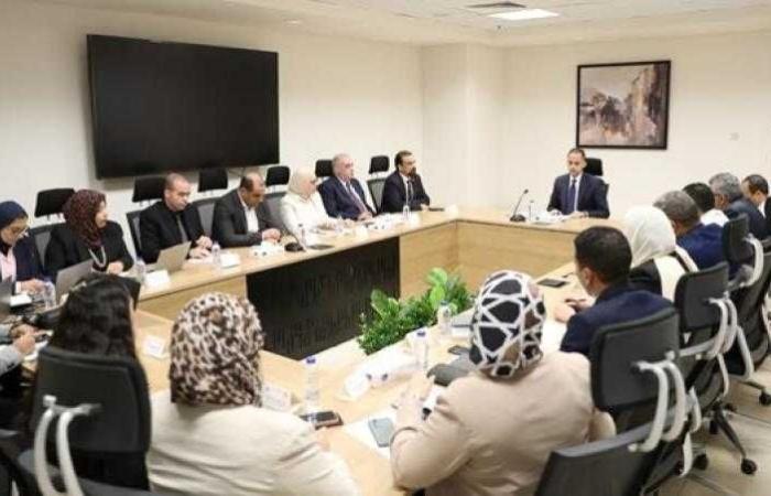 نائب وزير الصحة يعقد اجتماعًا لتطوير منظومة المخازن الاستراتيجية والتموين الطبي وتنفيذ حلول للتحديات