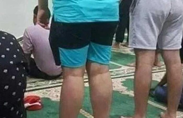 هل يجوز الصلاة بشورت فوق الركبة؟.. أمين الفتوى يجيب