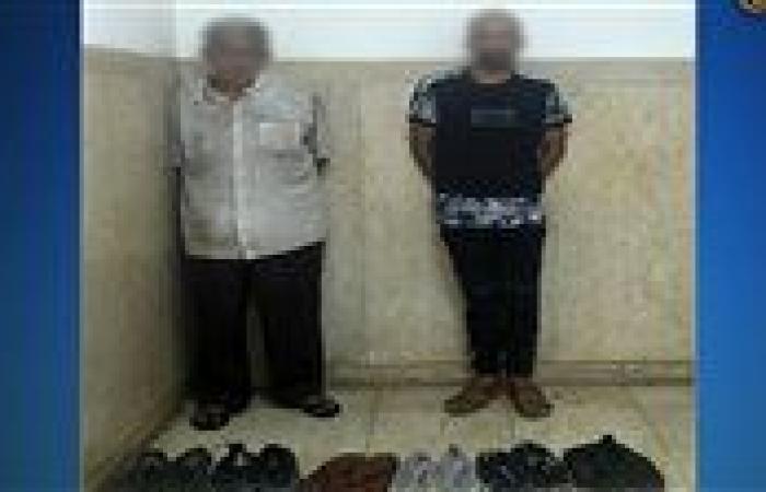 ضبط عاطل تخصص في سرقة الأحذية من داخل المساجد بالجيزة وبيعها لشريكه