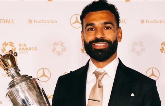 وزير الشباب يهنئ صلاح بفوزه بجائزة أفضل لاعب في الدوري الإنجليزي للمرة الثالثة