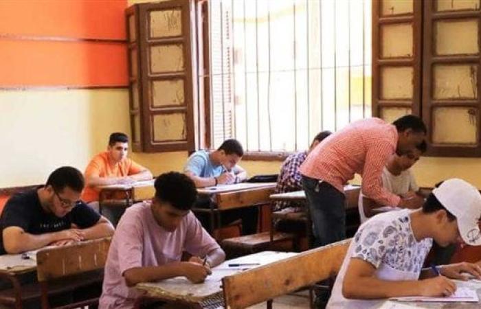 طلاب الثانوية العامة دور ثان يؤدون امتحاني الفيزياء والتاريخ بالبحيرة