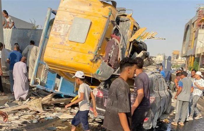 مصرع وإصابة 10 أشخاص في حادث تصادم مروع أعلى الأوتوستراد.. صور