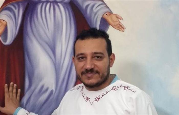 "الكمان بيعيط وبيفرح ويصلي معانا".. باسم صموئيل يروي قصة الترانيم في نهضة العذراء