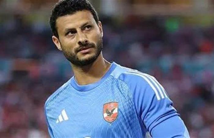 لاعبو الأهلي يقدمون العزاء في وفاة والد محمد الشناوي