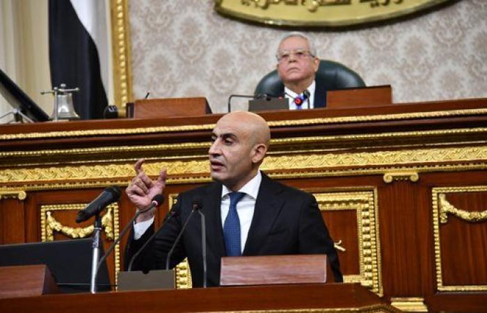 خرقٌ للدستور وتكميم لعقول الطلاب.. سؤال برلماني لوزير التعليم حول حظر النقاش في المدارس