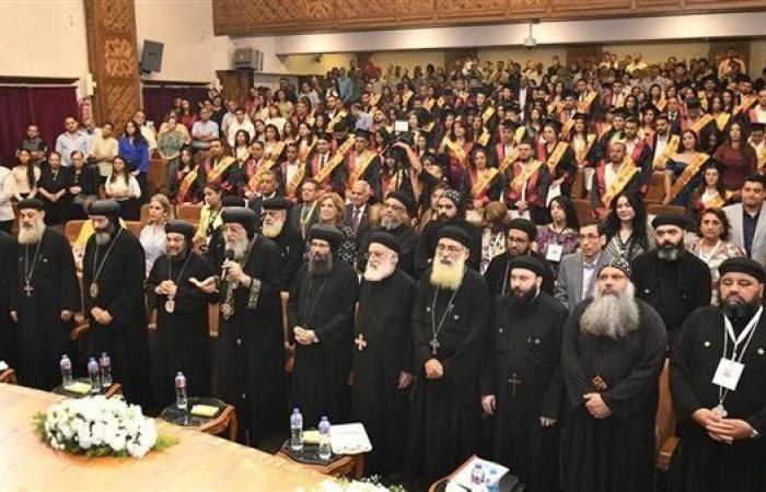 تخريج دفعة جديدة من دبلومة العلوم اللاهوتية والكنسية بإكليريكية الإسكندرية بيد قداسة البابا