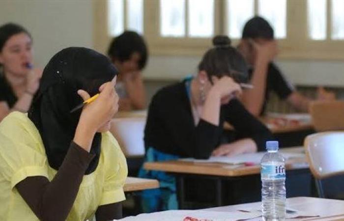 طلاب الثانوية العامة يؤدون امتحان الدور الثاني في الرياضيات البحتة غدا