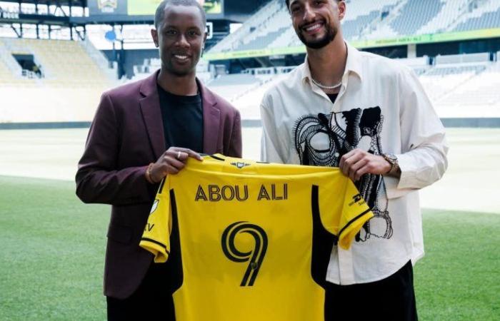 كولومبوس كرو يقدم وسام أبو علي