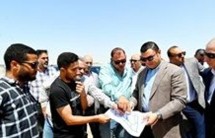 وزير الإسكان يتفقد مشروعات تنفيذ شبكات المرافق  جنيفة بالشروق