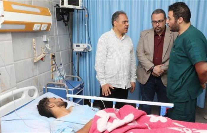 محافظ الشرقية يزور مصابي حادث انهيار عقار الزقازيق.. صور