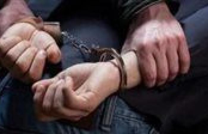 عامل متهم بتصوير السيدات داخل "حمام" في النزهة.. والأمن يضبطه