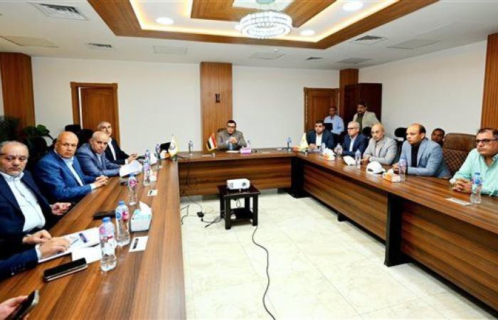 وزير الإسكان يتابع ملف تقنين الأراضي بالعبور الجديدة والشروق ويوجه بالمتابعة الدورية
