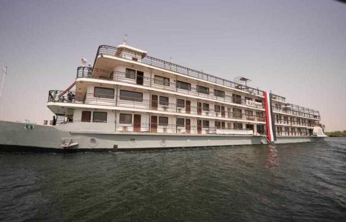 الشركة البورسعيدية للأعمال الهندسية والإنشاءات البحرية تنجح في صيانة الفندق العائم بأسوان