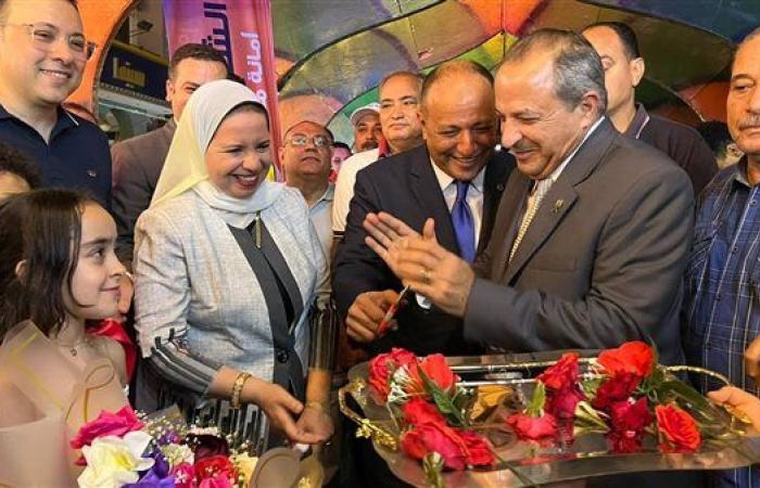 بتخفيضات كبيرة.. محافظ بورسعيد يفتتح معرض أهلًا مدارس.. صور