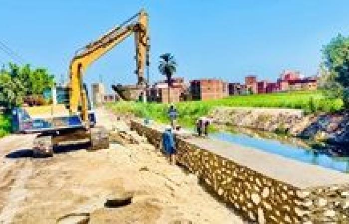متابعة أعمال التكاسى ورصف طريق جسر مصرف كوم حمادة بتكلفة 2 مليون جنيه