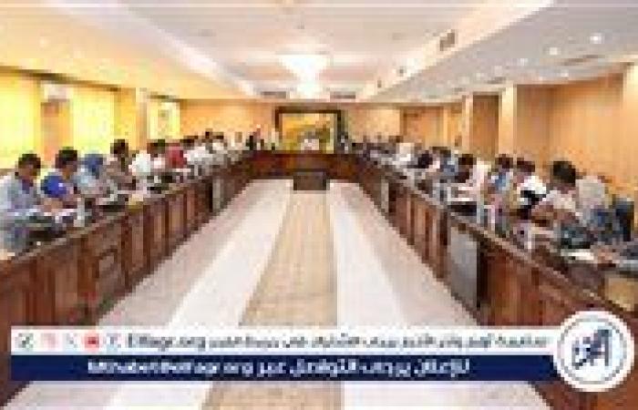 محافظ الفيوم ووفد الوزراء يبحثان معدلات تنفيذ وتسليم مشروعات "حياة كريمة"