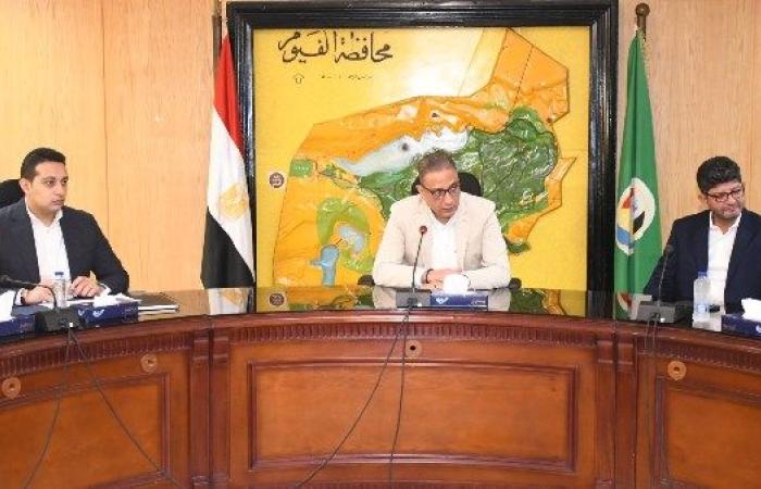 محافظ الفيوم ووفد مجلس الوزراء يتابعان معدلات تنفيذ مشروعات "حياة كريمة" وموقف تسليم المنتهي منها