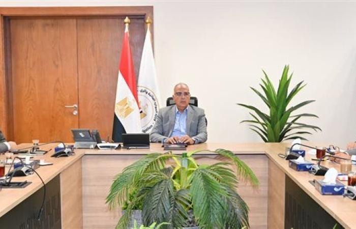 وزير الري يتابع الموقف التحصيلي لمستحقات ...