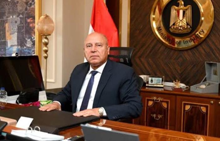 كامل الوزير: خطة لإنتاج كافة أنواع السيارات فى مصر بعيد العمال المقبل