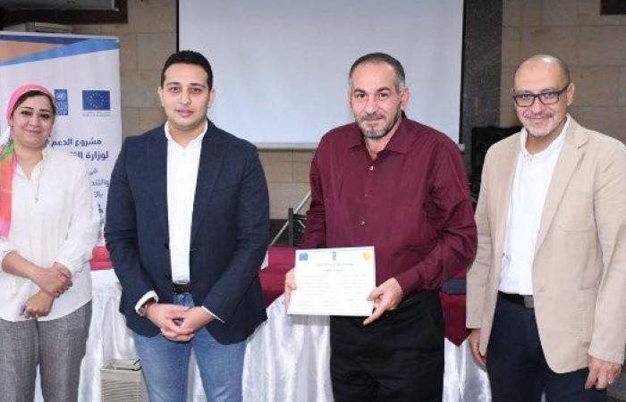 نائب محافظ الفيوم يُكرم المشاركين بالبرنامج التدريبي "العمليات التصميمية وإعداد مستندات الطرح لمشروعات التنمية الاقتصادية المحلية