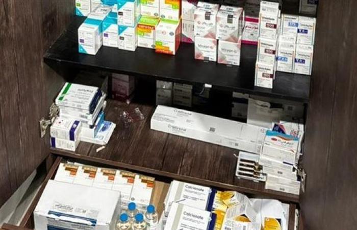 ضبط مخزن دواء غير مرخص ملحق بمركز طبي بالفيوم.. صور