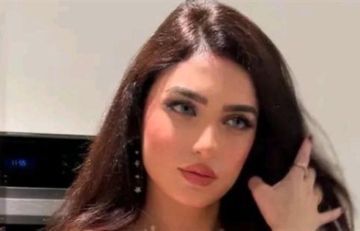 ياسمين عز تخطف الأنظار في أحدث ظهور لها