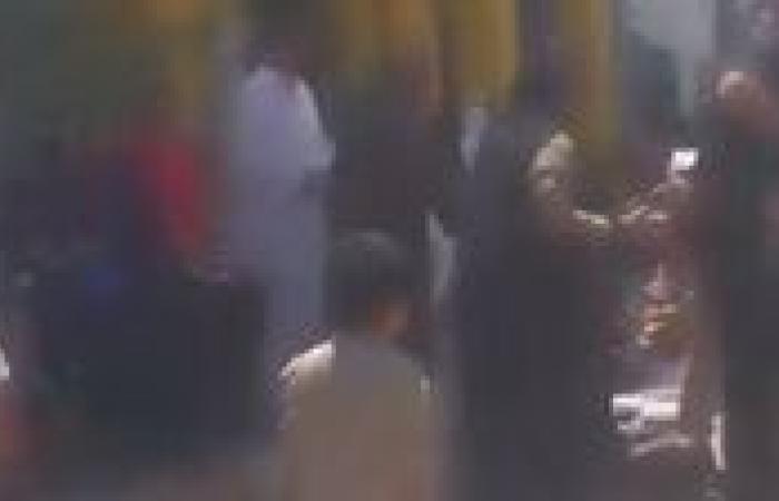 انهيار أهالي الطلبة المتوفيين فى حادث الغرق الجماعى من أمام مستشفى العجمي