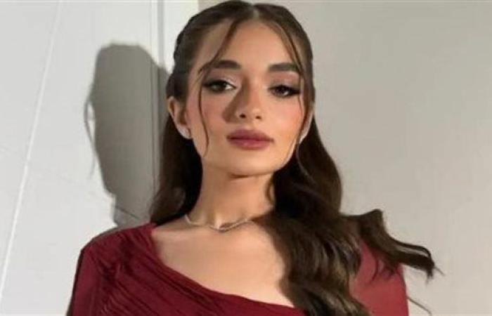 قبل عرض أولى حلقاته.. ملك أحمد زاهر تروج لـ مسلسل "أزمة ثقة"|صورة