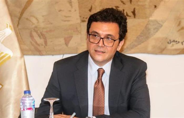 عاصفة جدل تهز الوسط الثقافي بعد استقالة رئيس هيئة الكتاب والوزارة تبحث عن بديل