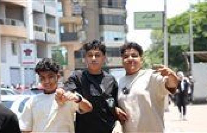 طلاب الثانوية العامة دور ثان يؤدون امتحان الأحياء والإحصاء والرياضيات