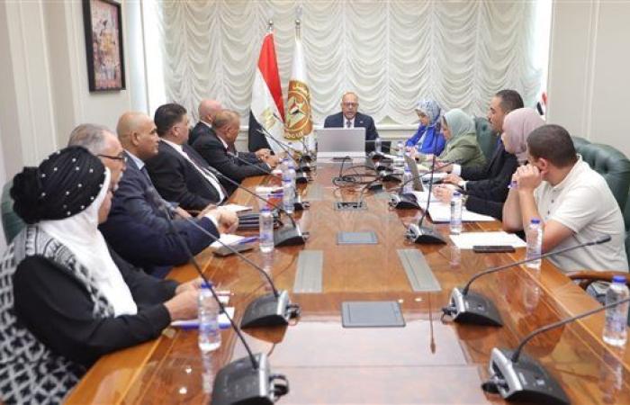 وزير العمل يستقبل وفدًا من الجالية المصرية في ...