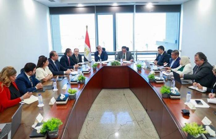 وزير الصحة يترأس الاجتماع التأسيسي الأول للجنة ...