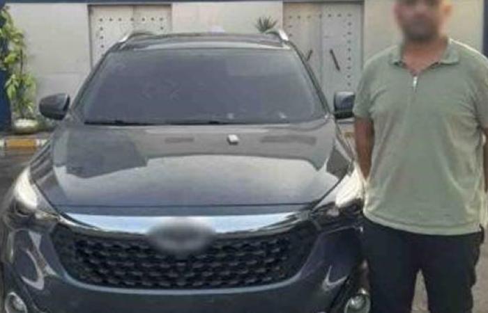 ضبط محاسب تحرش لفظياً بسيدة مستخدماً سيارة بدون لوحات في القاهرة