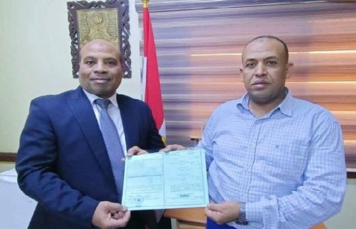 تسليم أول رخصة بناء بمدينة الأمل في نجع حمادي