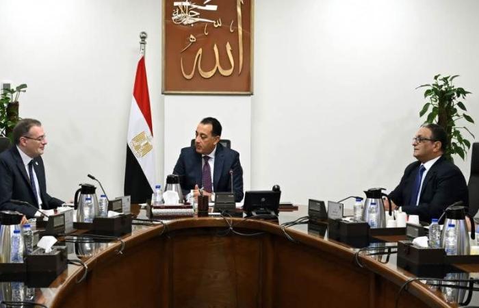 «مدبولي» يتابع مع رئيس التنظيم والإدارة جهود الإصلاح المؤسسي وتطوير العمل الإداري