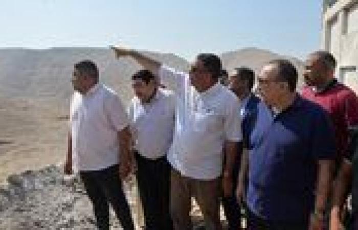محافظ أسيوط يتفقد رفع الإحداثيات وتحديد مسارات الطريق الجديد الرابط بين البداري والبحر الأحمر
