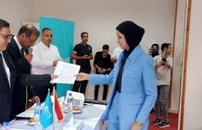 تسليم 35 عقد عمل لذوي همم ..و10 شهادات لخريجي دورات تدريبية على مهنة الخياطة والتطريز